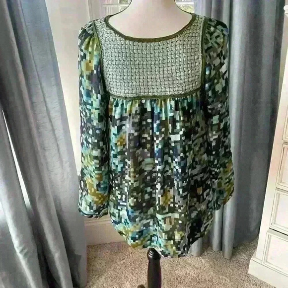 52 Women’s Blouse Medium Green, Silky Feel with Sheer Knit at front and back - Picture 6 of 9